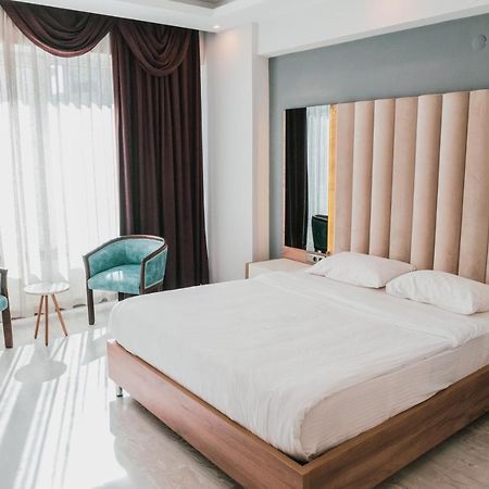 Inn Town Hotel เอสเกซีเฮียร์ ภายนอก รูปภาพ