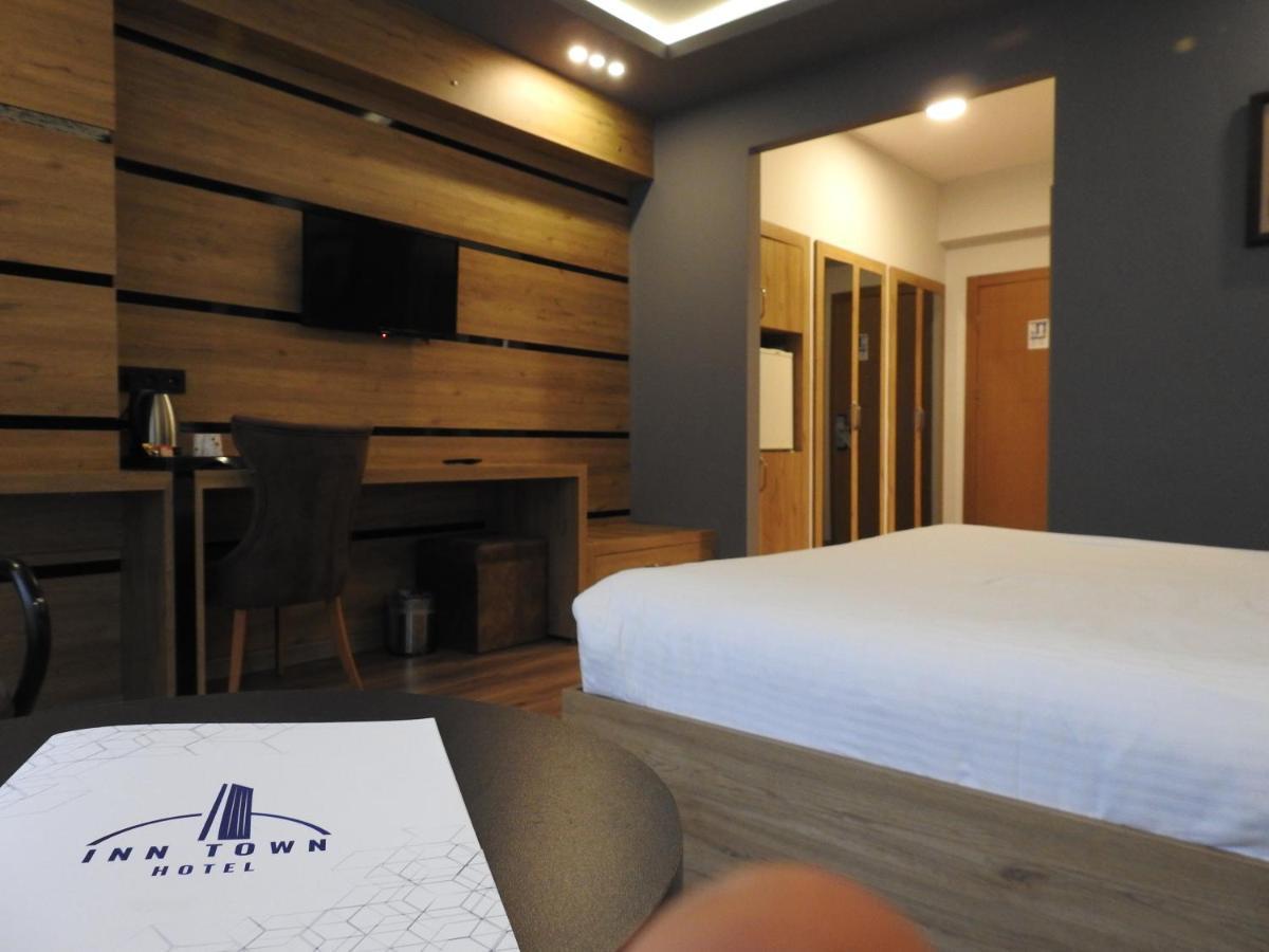Inn Town Hotel เอสเกซีเฮียร์ ภายนอก รูปภาพ