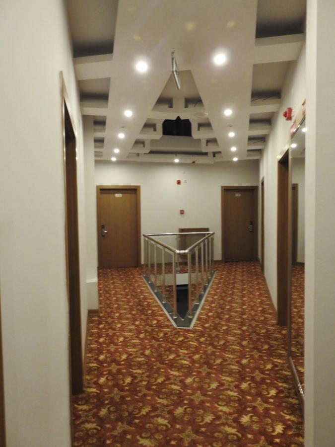Inn Town Hotel เอสเกซีเฮียร์ ภายนอก รูปภาพ