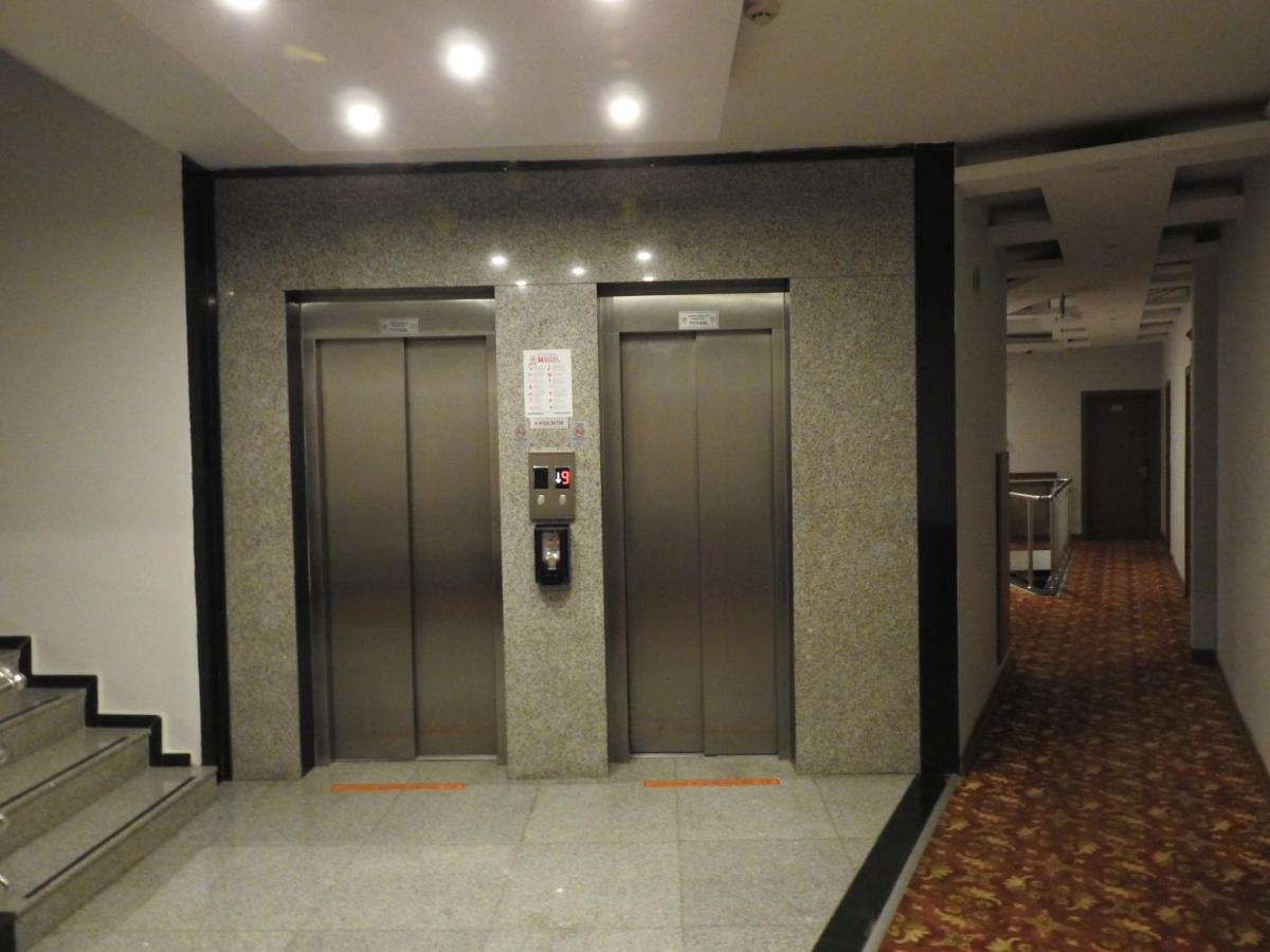 Inn Town Hotel เอสเกซีเฮียร์ ภายนอก รูปภาพ