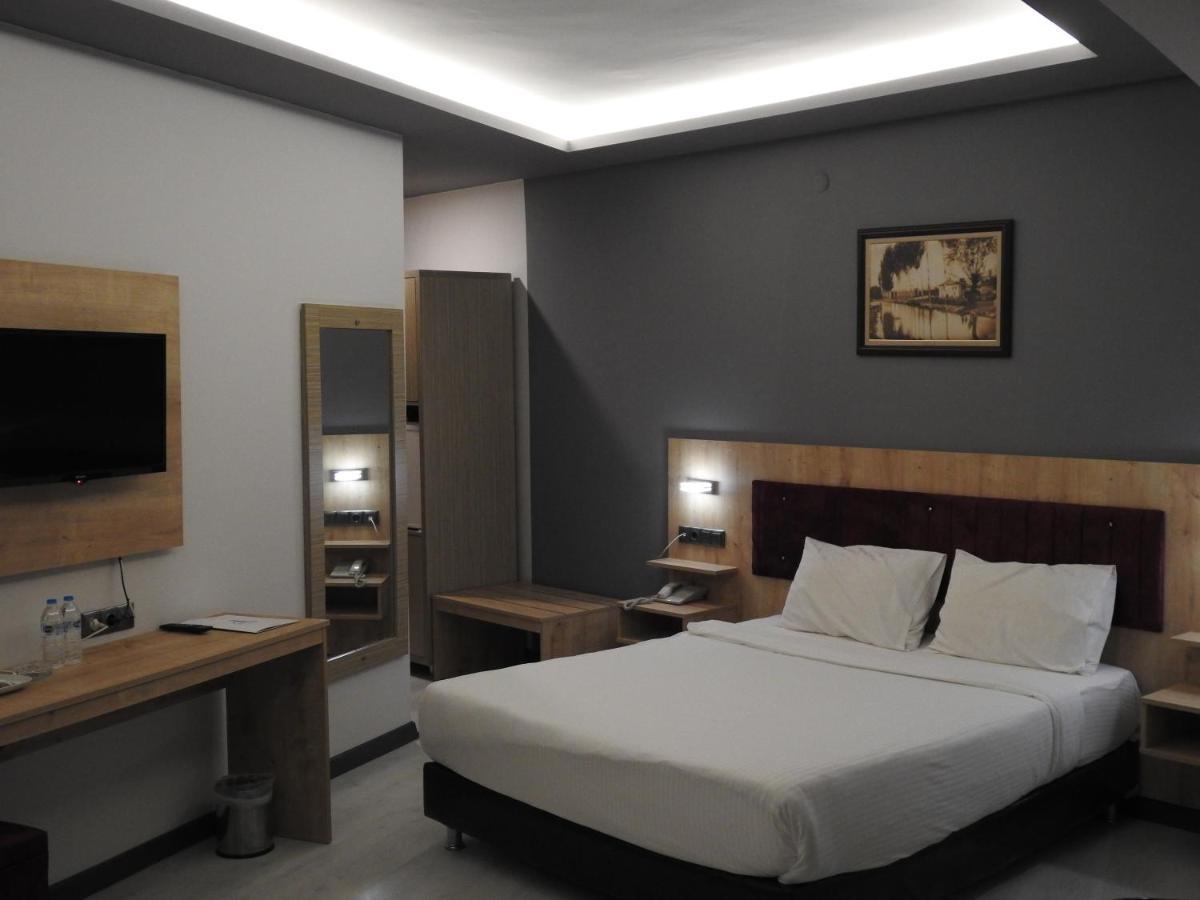 Inn Town Hotel เอสเกซีเฮียร์ ภายนอก รูปภาพ