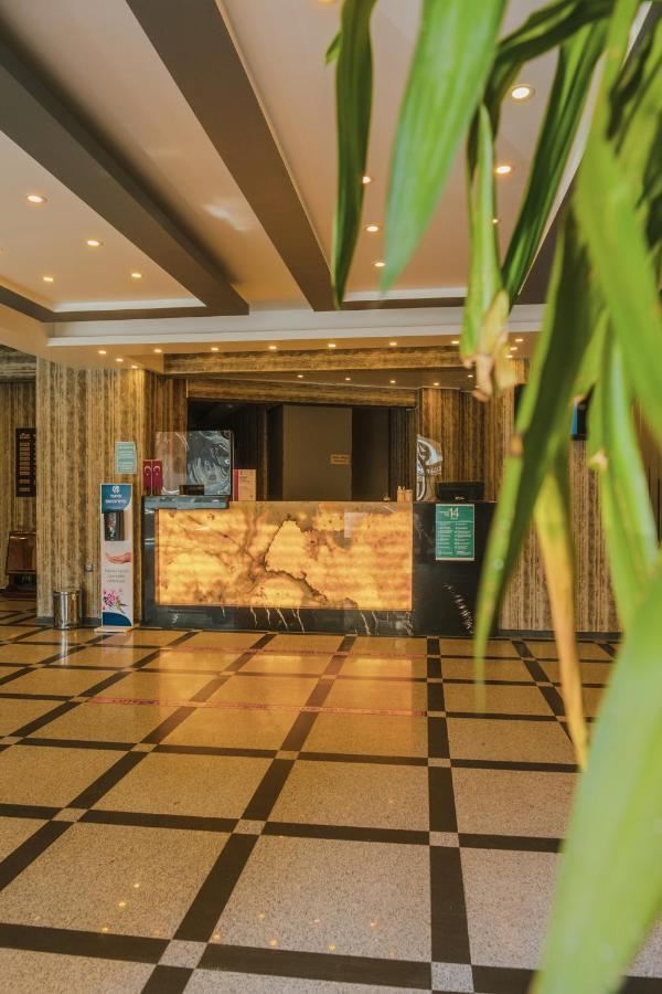 Inn Town Hotel เอสเกซีเฮียร์ ภายนอก รูปภาพ