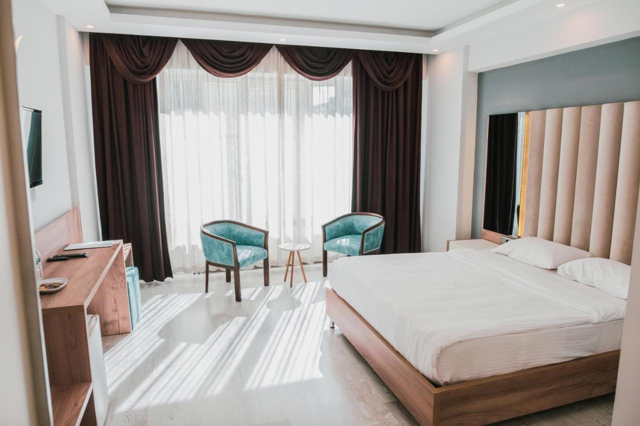 Inn Town Hotel เอสเกซีเฮียร์ ภายนอก รูปภาพ