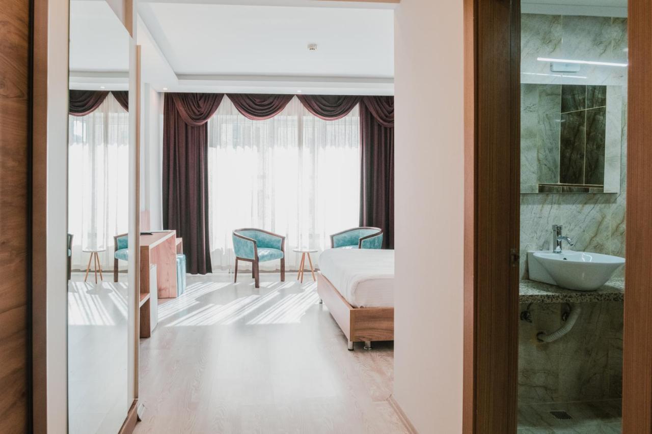 Inn Town Hotel เอสเกซีเฮียร์ ภายนอก รูปภาพ