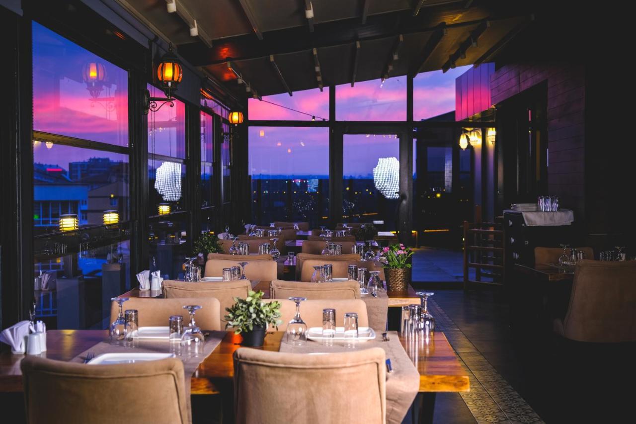 Inn Town Hotel เอสเกซีเฮียร์ ภายนอก รูปภาพ